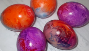 Farbanje uskršnjih jaja na 3 načina